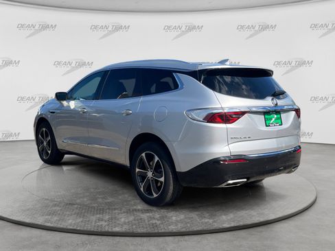 Used 2022 Buick Enclave Essence w/ Experience Buick Package FWD image 5