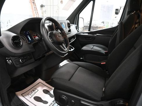 Used 2024 Mercedes-Benz Sprinter 2500 w/ Acoustic Package image 23