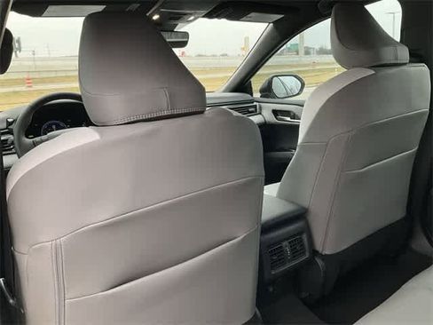 Used 2025 Toyota Camry SE image 15