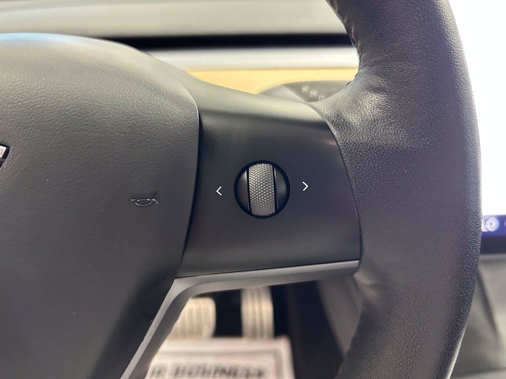 Used 2022 Tesla Model Y Performance AWD/4WD image 10