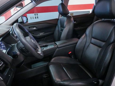 Used 2021 Nissan Rogue SV image 10