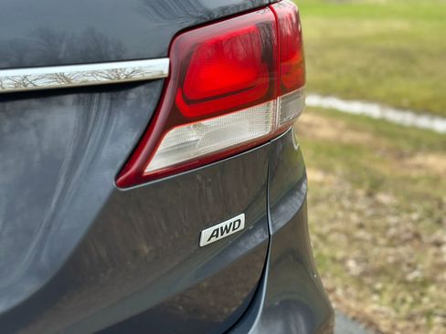 Used 2017 Hyundai Santa Fe SE image 8