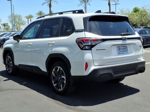 Used 2025 Subaru Forester Premium AWD/4WD image 5