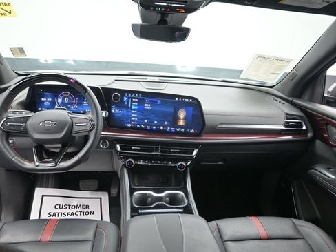 Used 2024 Chevrolet Traverse RS FWD image 16