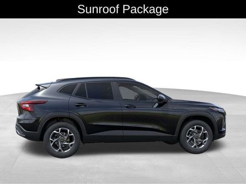 New 2026 Chevrolet Trax LT w/ Sunroof Package image 6