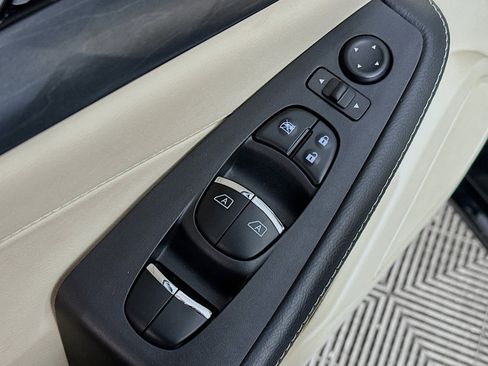 Used 2021 Nissan Maxima Platinum image 18