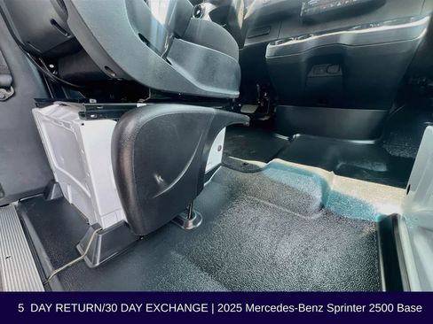 Used 2025 Mercedes-Benz Sprinter 2500 image 35