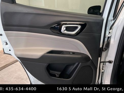 Used 2025 Jeep Compass Limited AWD/4WD image 18