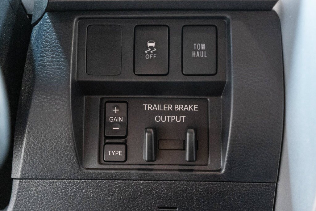Used 2017 Toyota Tundra SR5 w/ TRD Off Road Package AWD/4WD image 28