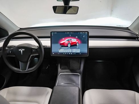 Used 2022 Tesla Model Y Long Range image 12