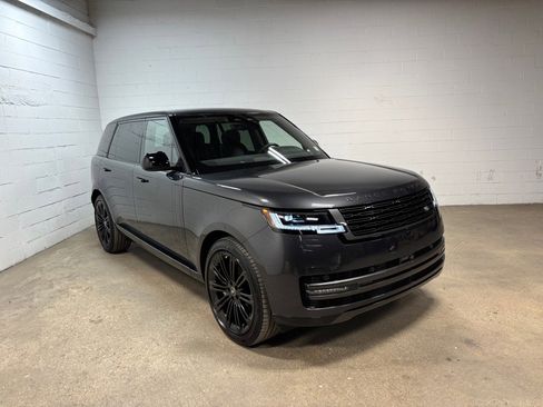 New 2025 Land Rover Range Rover Long Wheelbase SE image 4