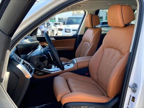 Used 2026 BMW X7 xDrive40i image 9