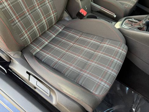 Used 2011 Volkswagen Golf 2-Door image 41