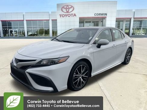Used 2023 Toyota Camry SE image 7