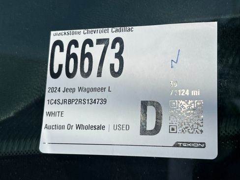 Used 2024 Jeep Wagoneer L Series II RWD image 3