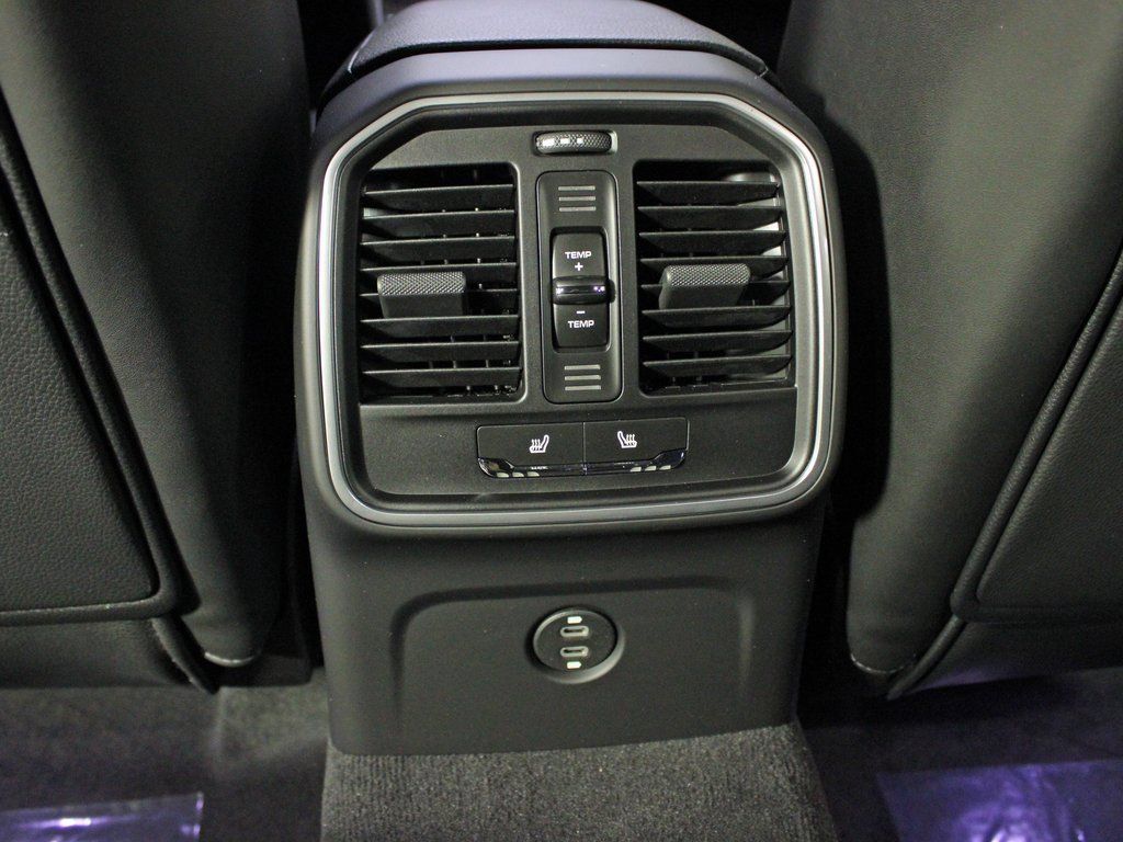 Certified 2026 Porsche Macan AWD/4WD image 36