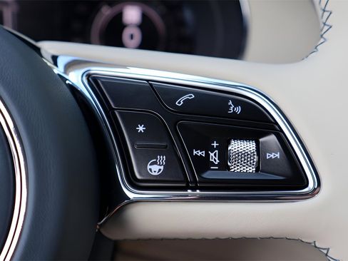 New 2025 Bentley Bentayga Azure V8 image 27