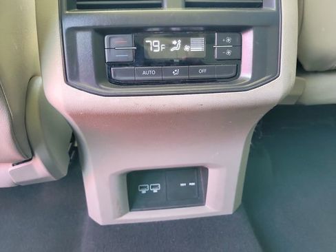 Used 2021 Volkswagen Atlas SE w/ Panoramic Sunroof Package FWD image 16