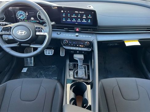 New 2025 Hyundai Elantra SEL image 13