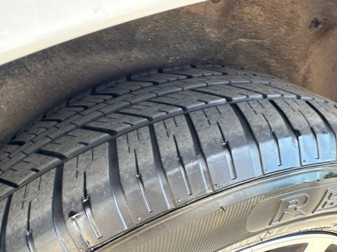 Used 2024 Chrysler Pacifica Limited FWD image 49