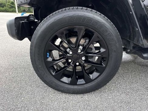 Used 2022 Jeep Wrangler Unlimited Sahara AWD/4WD image 36