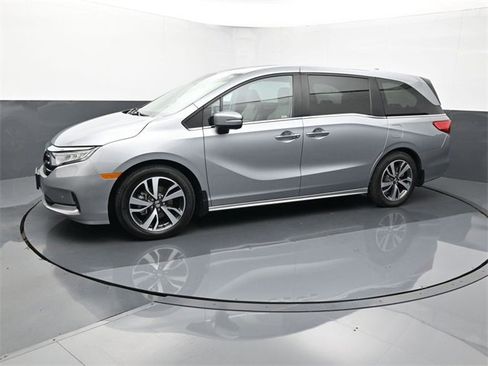Used 2023 Honda Odyssey Touring image 2