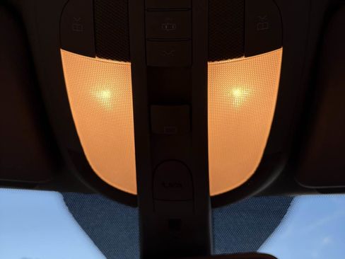 Used 2011 Mercedes-Benz ML 63 AMG 4MATIC image 36