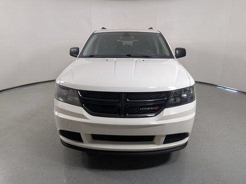 Used 2020 Dodge Journey SE w/ SE Popular Equipment Group FWD image 2