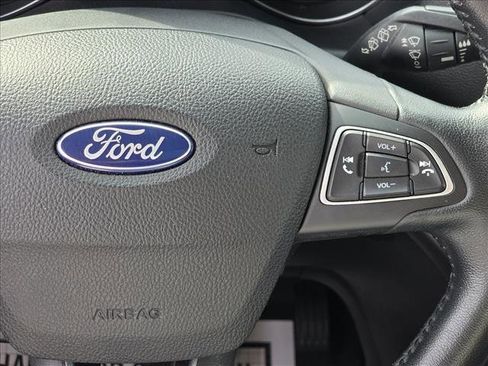 Used 2019 Ford Escape SEL image 17