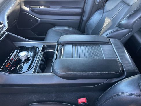 Used 2024 Jeep Wagoneer L Series II w/ Flexible Seating Group image 13