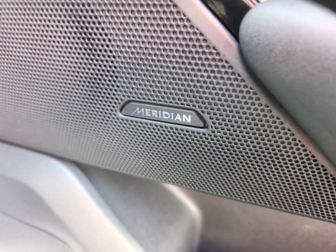 Used 2022 Land Rover Range Rover Velar R-Dynamic S image 51