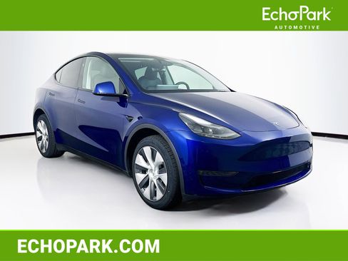 Used 2024 Tesla Model Y Long Range AWD/4WD image 1