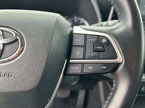 Used 2022 Toyota Highlander XLE image 15