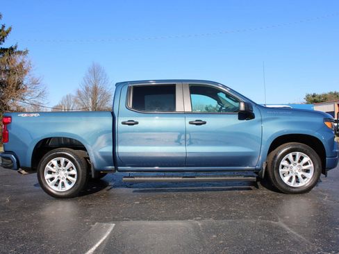 Used 2024 Chevrolet Silverado 1500 Custom image 3