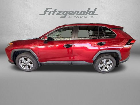Used 2021 Toyota RAV4 LE AWD/4WD image 3
