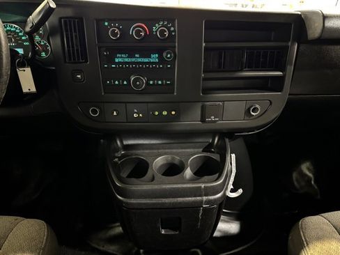 Used 2018 Chevrolet Express 2500 Extended image 14