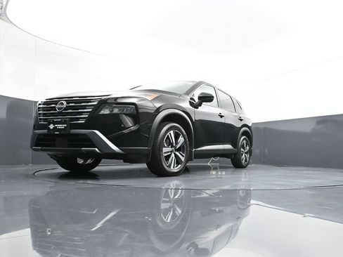 Used 2025 Nissan Rogue SL AWD/4WD image 49