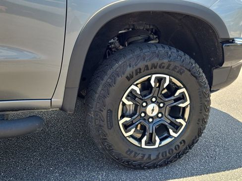 Used 2024 Chevrolet Silverado 1500 ZR2 w/ Technology Package AWD/4WD image 13