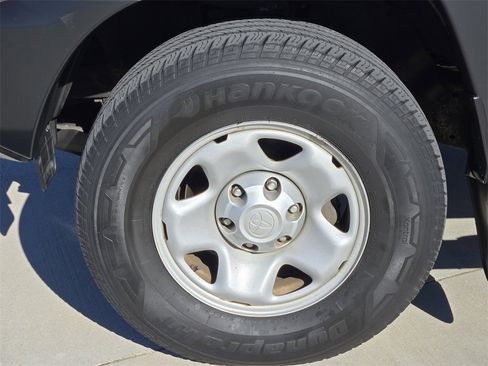 Used 2014 Toyota Tacoma PreRunner image 8