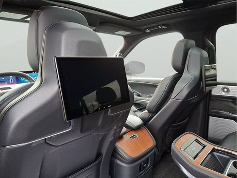 New 2025 Lincoln Navigator L Black Label AWD/4WD image 9