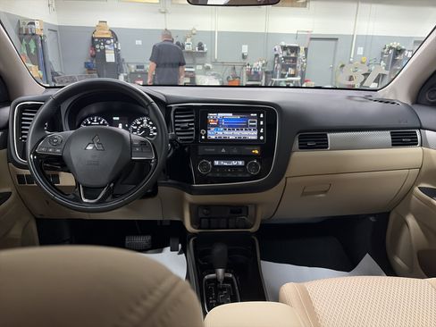 Used 2018 Mitsubishi Outlander SE image 26