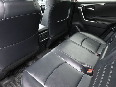 Used 2021 Toyota RAV4 XLE Premium image 20