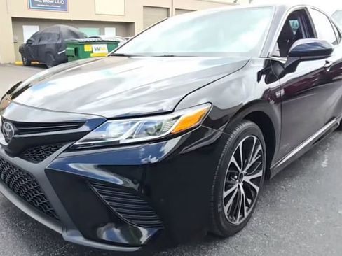 Used 2019 Toyota Camry SE FWD image 1
