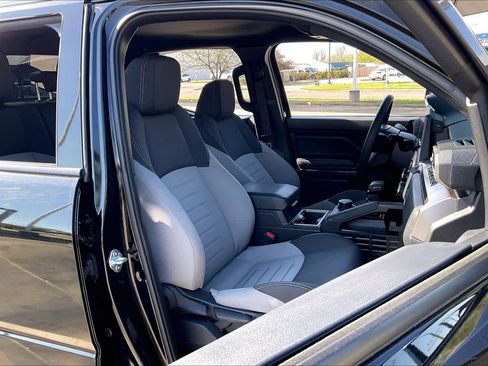 Used 2025 Toyota Tacoma TRD Sport image 9