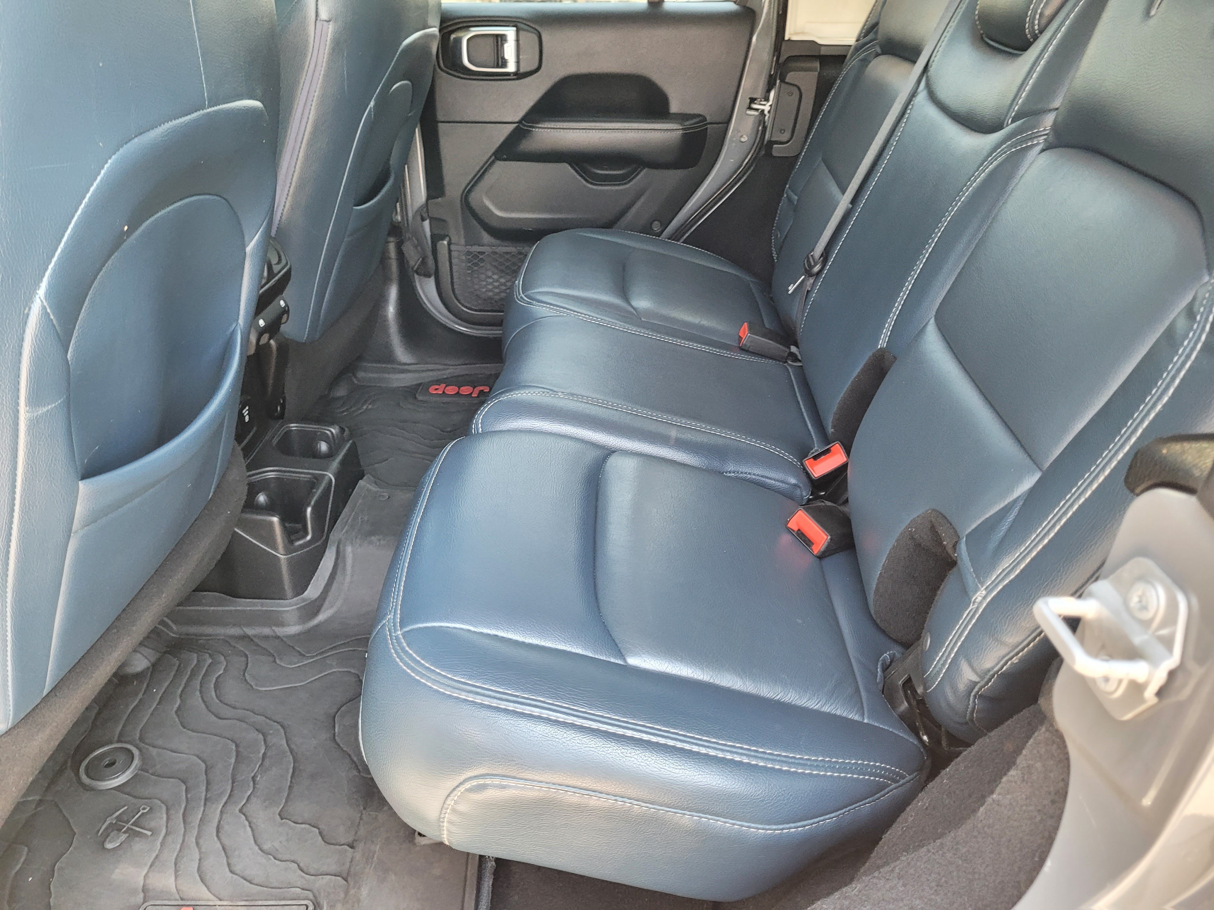 Used 2018 Jeep Wrangler Unlimited Sahara AWD/4WD image 26