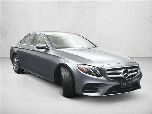 Used 2017 Mercedes-Benz E 300 4MATIC image 4