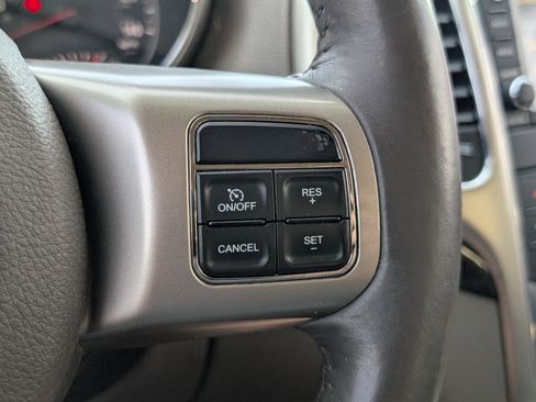 Used 2013 Jeep Grand Cherokee Laredo AWD/4WD image 23