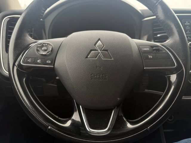 Used 2016 Mitsubishi Outlander SE AWD/4WD image 12