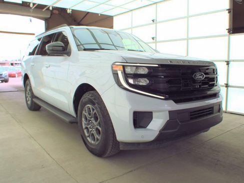 Used 2025 Ford Expedition Max Active AWD/4WD image 4