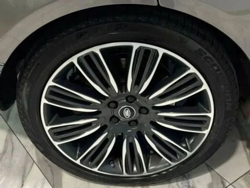 Used 2020 Land Rover Range Rover HSE image 17